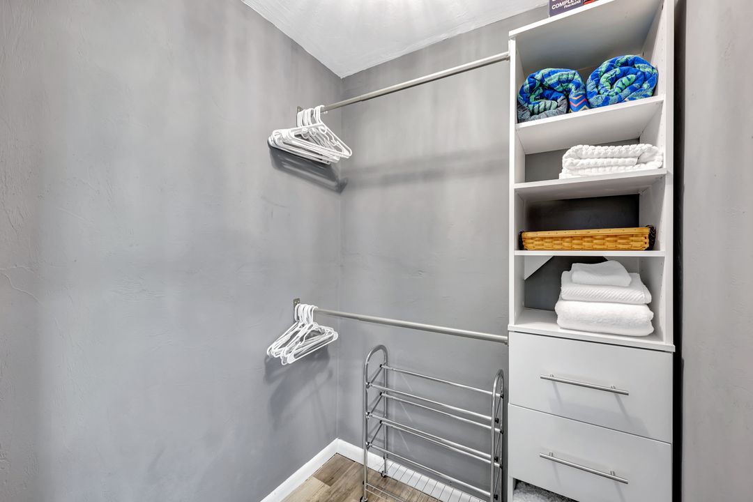 532 99th Ave N, Naples, FL 34108