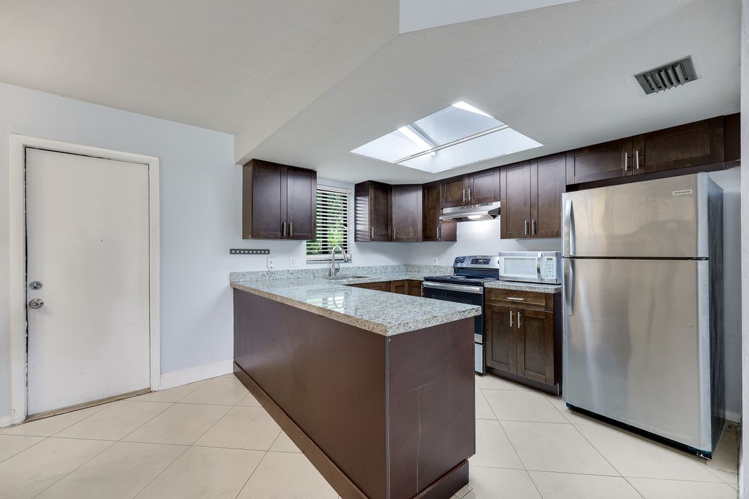 1400 Green Valley Cir #1002, Naples, FL 34104