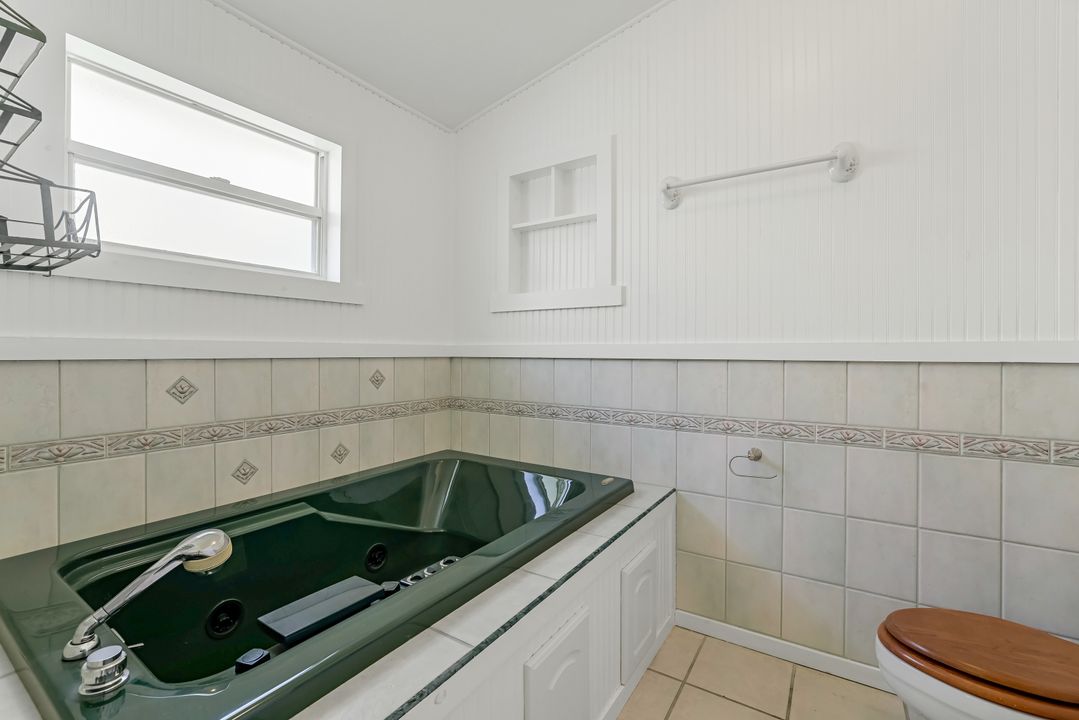 337 Emerald Bay Cir #U1, Naples, FL 34110