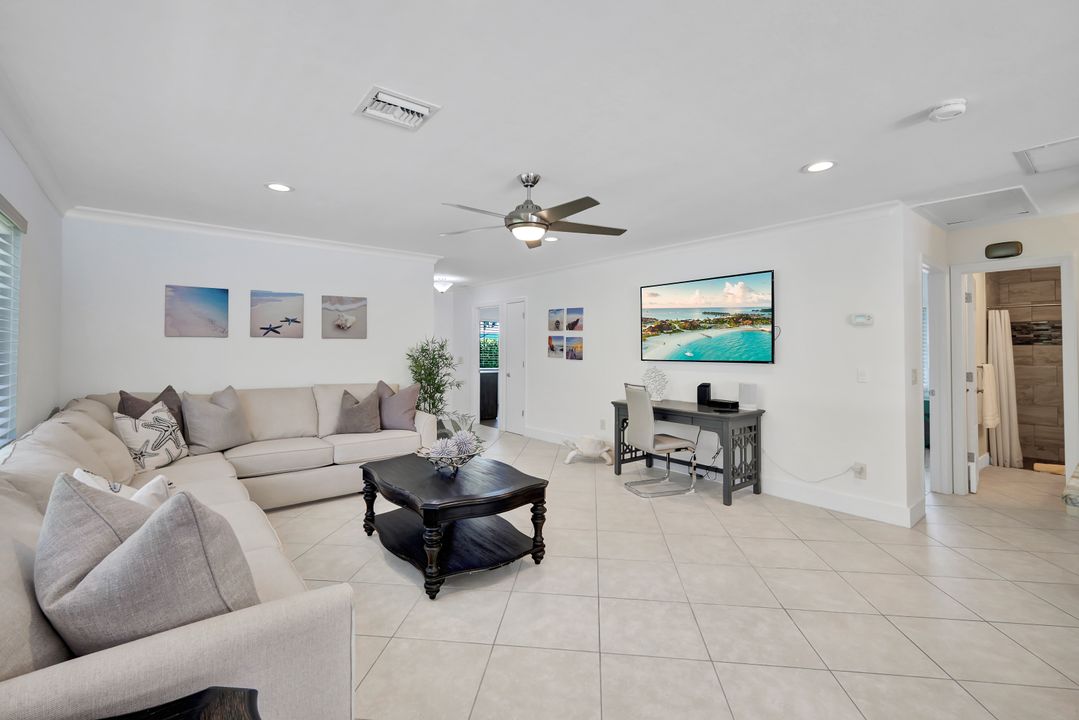 534 97th Ave N, Naples, FL 34108