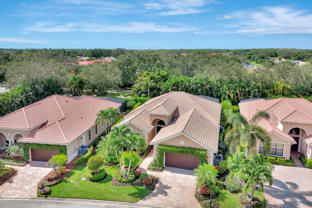 5717 Hammock Isles Dr, Naples, FL 34119