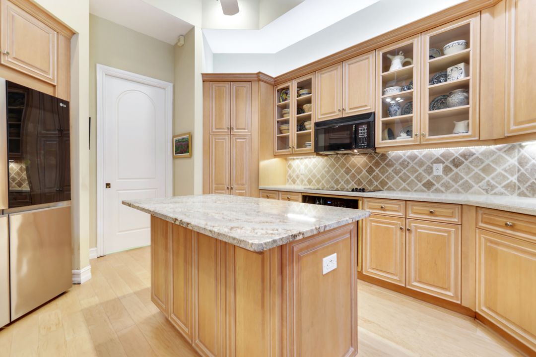 602 Springline Dr, Naples, FL 34102