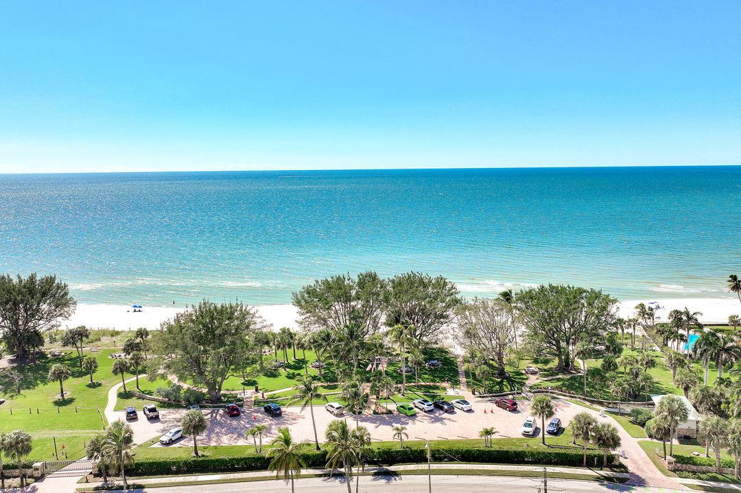 2000 Alamanda Dr #104, Naples, FL 34102