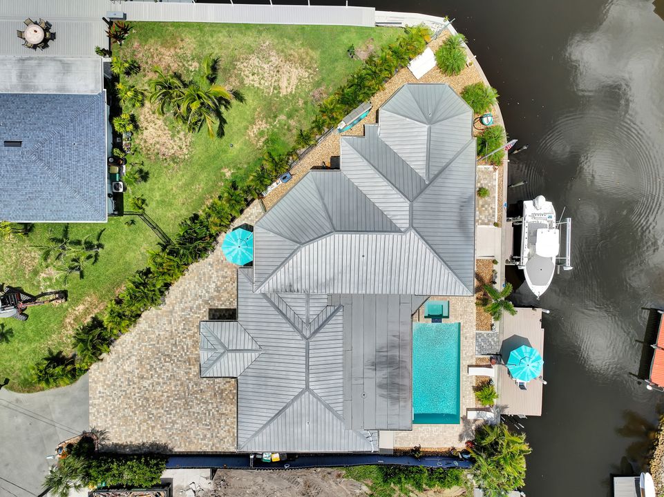 2631 Riverview Dr, Naples, FL 34112