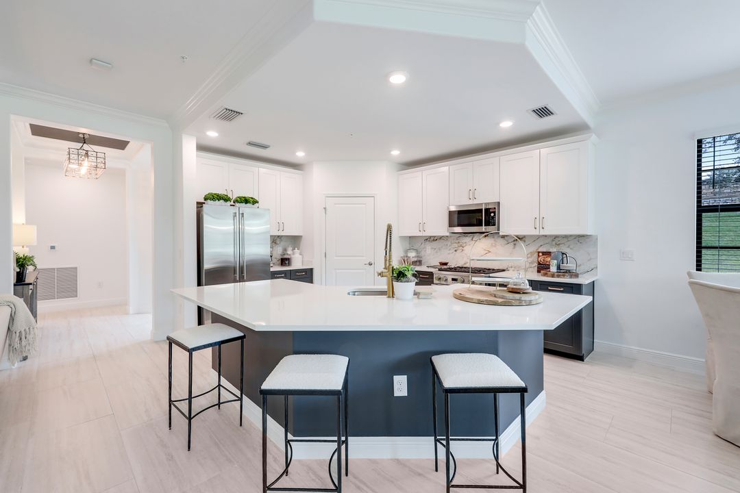 16348 Viansa Wy, Naples, FL 34110