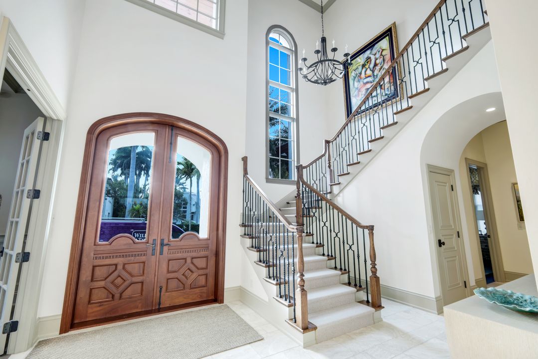 81 Gulf Shore Blvd S, Naples, FL 34102