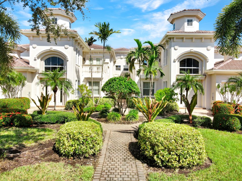 571 Avellino Isles Cir #102, Naples, FL 34119