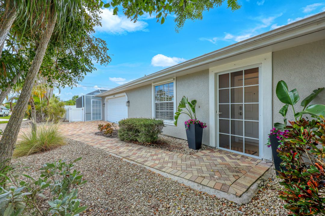 601 97th Ave N, Naples, FL 34108