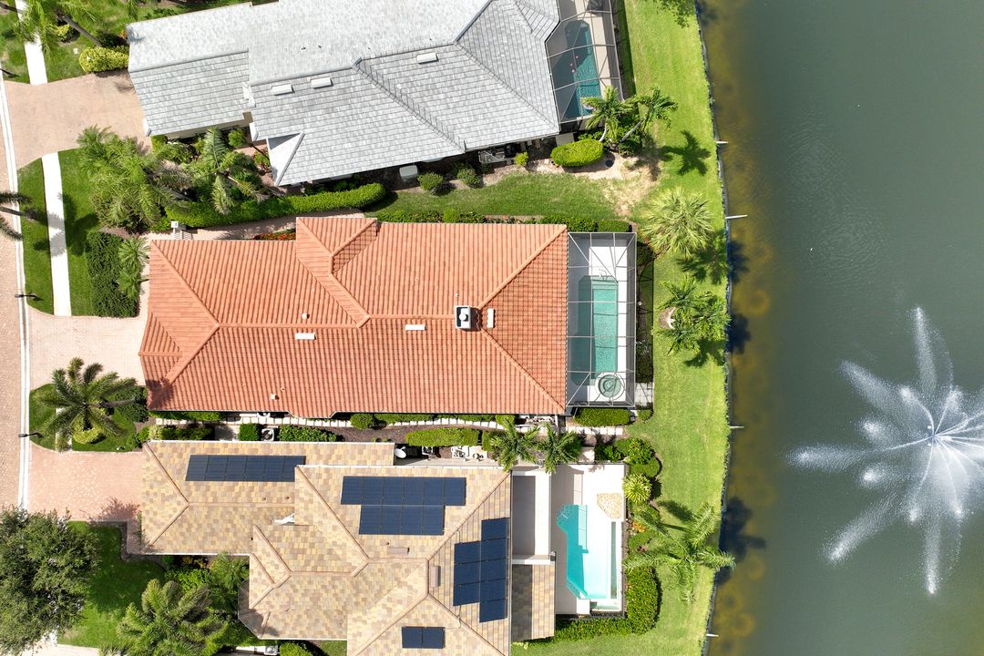 9209 Troon Lakes Dr, Naples, FL 34109