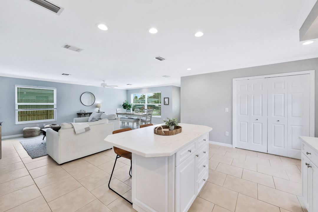625 95th Ave N, Naples, FL 34108