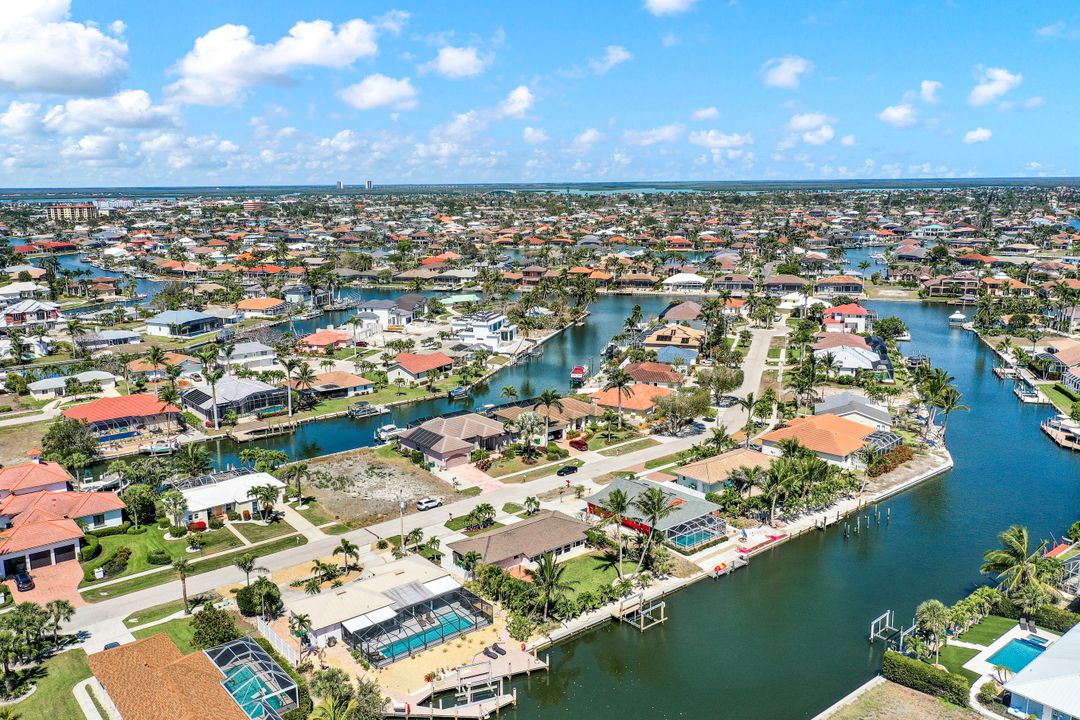 811 Wintergreen Ct, Marco Island, FL 34145