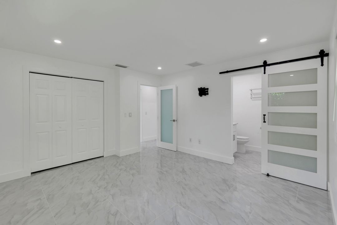 939 Bluebird St, Naples, FL 34104