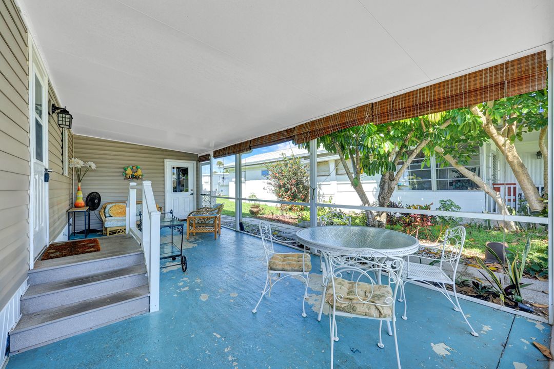 522 Menton Ln, Naples, FL 34112