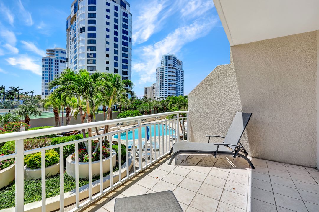 4255 Gulf Shore Blvd N  #103, Naples, FL 34103