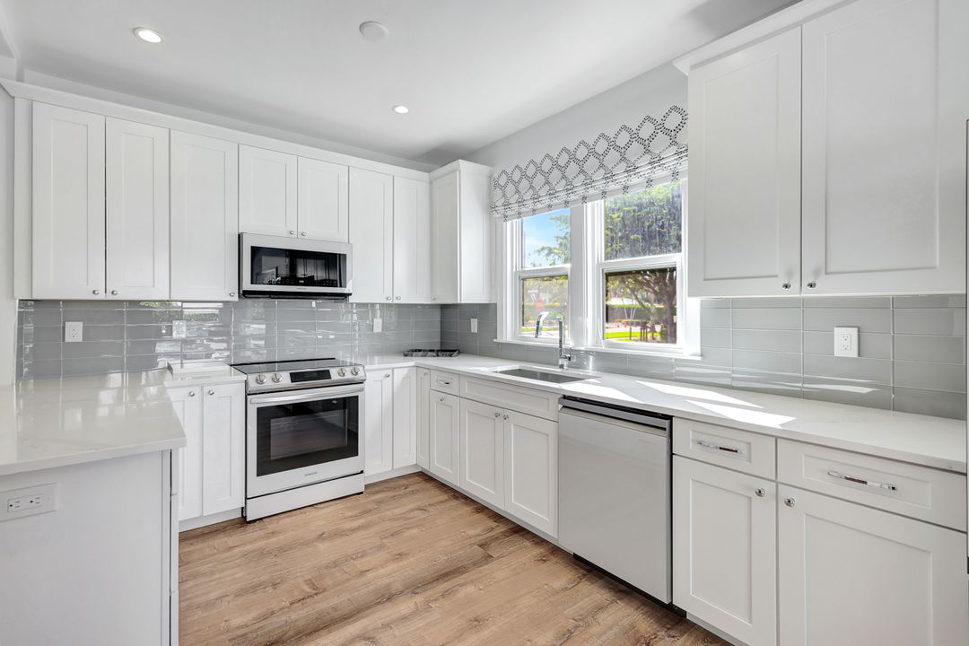 481 8th Ave S, Naples, FL 34102