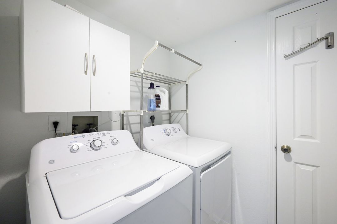 9650 Victoria Ln #B-102, Naples, FL 34109