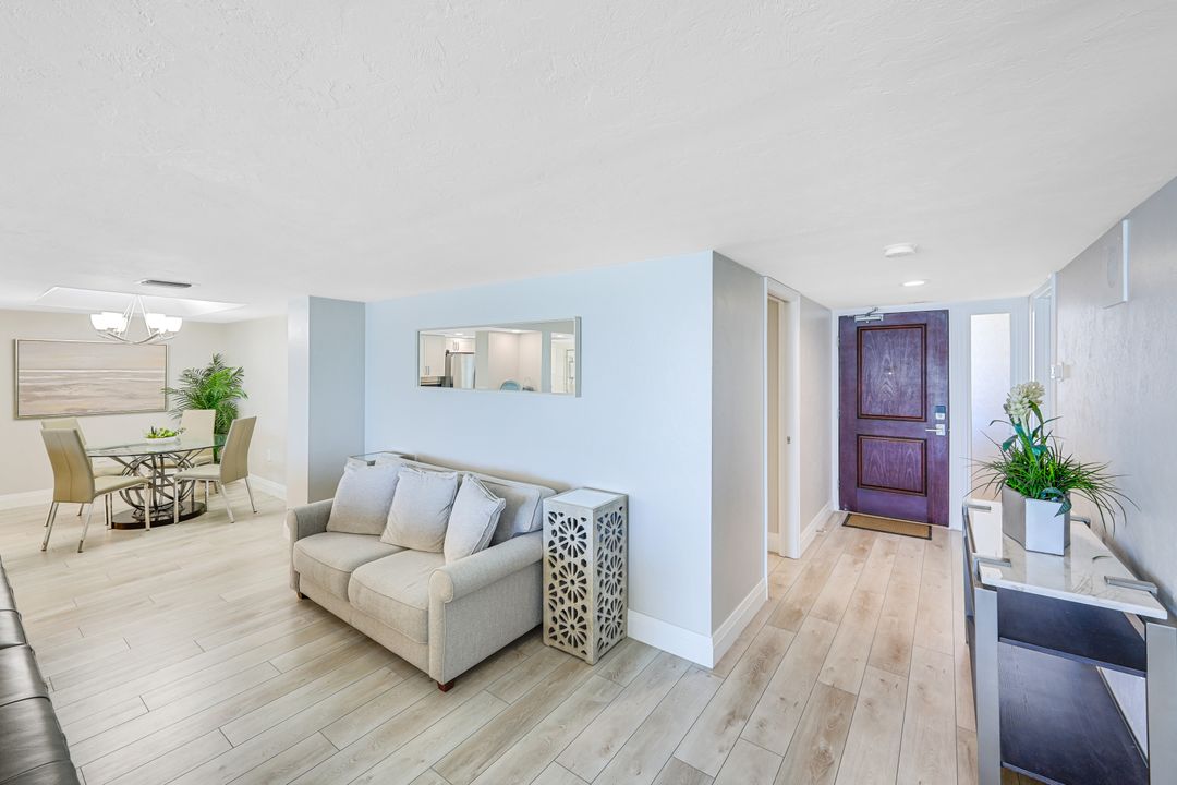 10951 Gulf Shore Dr #1202, Naples, FL 34108