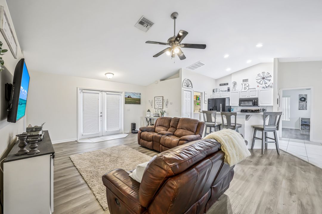 2217 SW 3rd Pl, Cape Coral, FL 33991