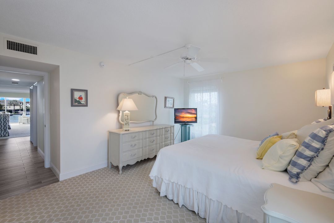 1910 Gulf Shore Blvd N #207, Naples, FL 34102