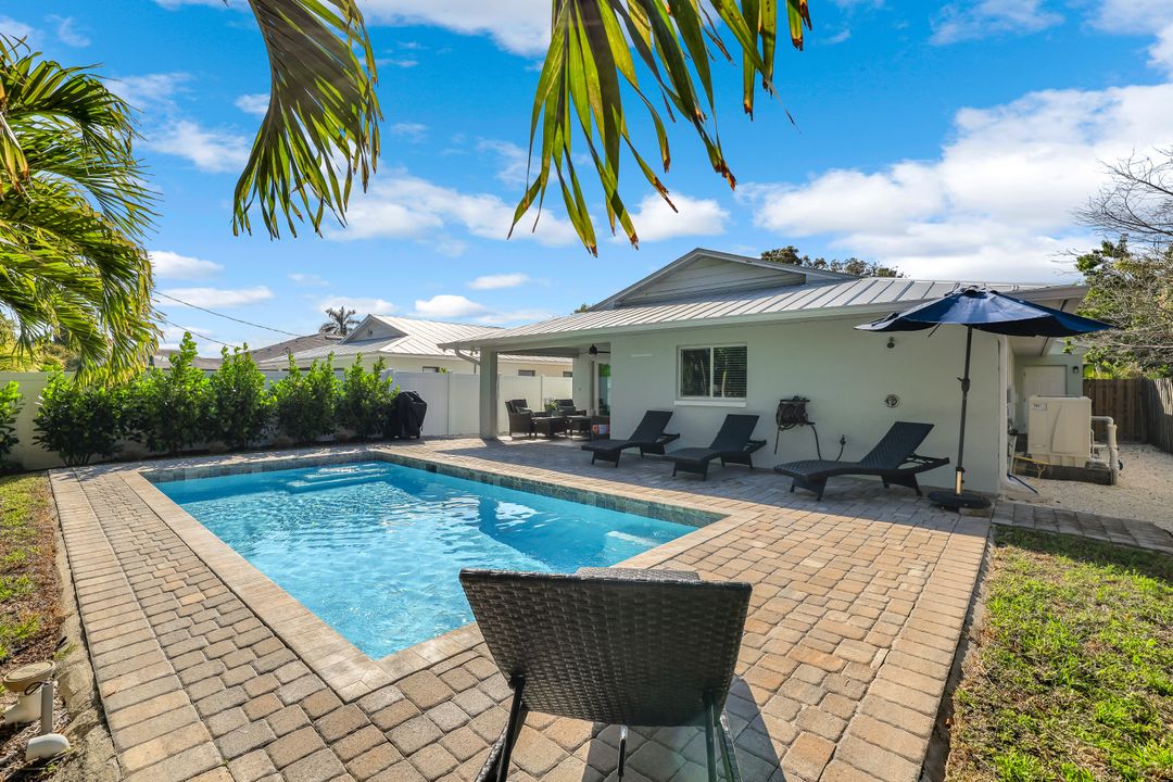 737 91st Ave N, Naples, FL 34108