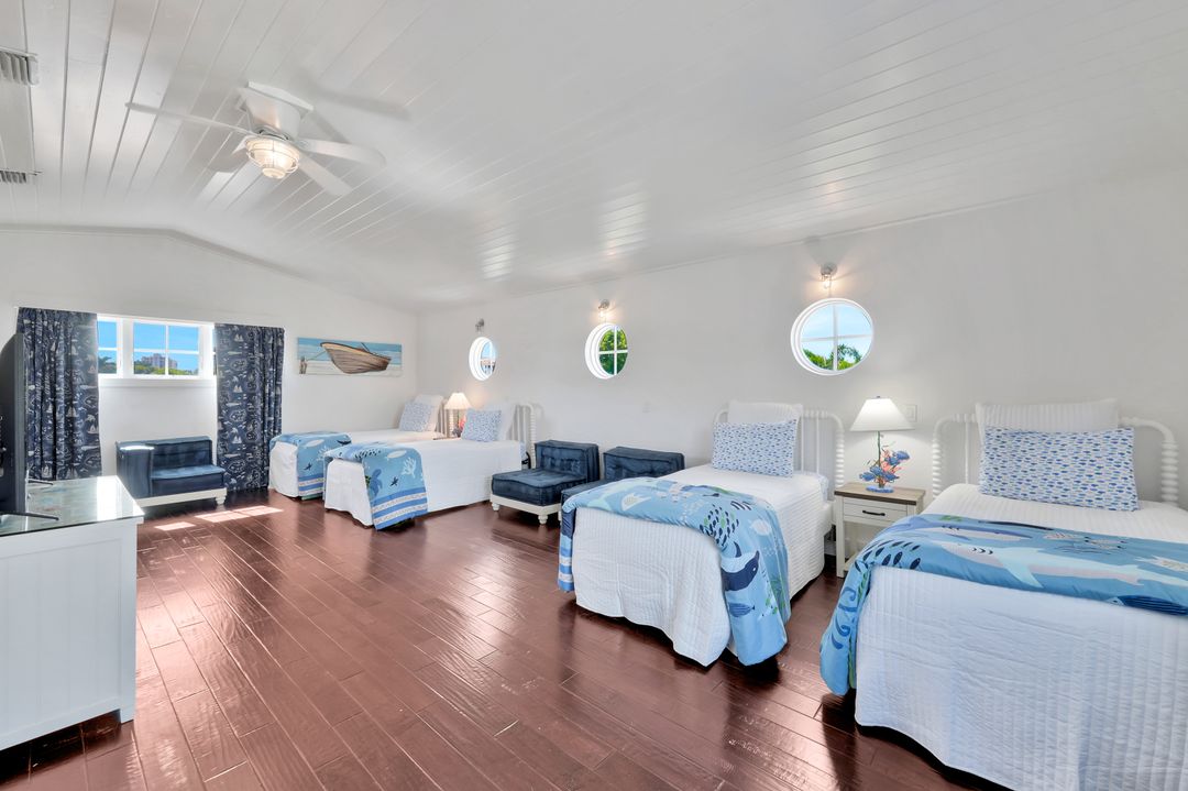 535 93rd Ave N, Naples, FL 34108