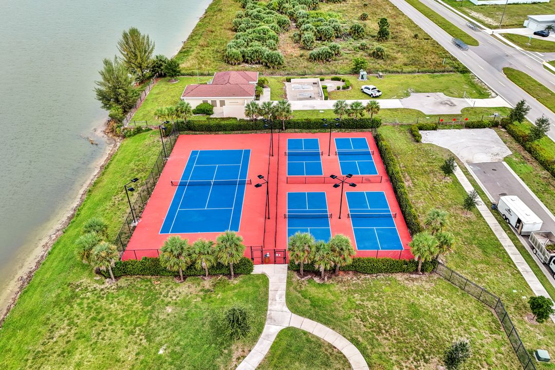 447 Spg Hl Lk Lp, Cape Coral, FL 33993