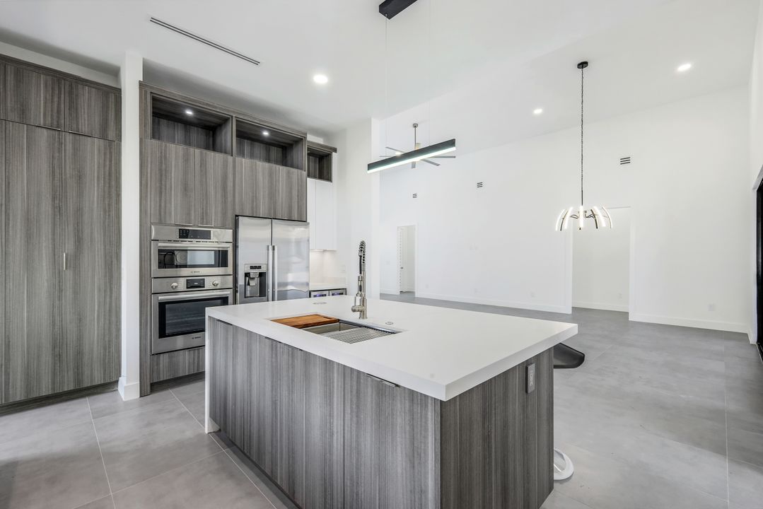 1332 Longwood Dr, Fort Myers, FL 33919