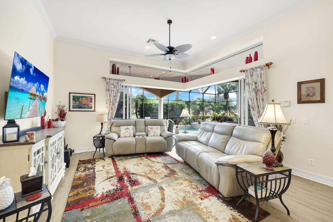 5926 Amberwood Dr, Naples, FL 34110