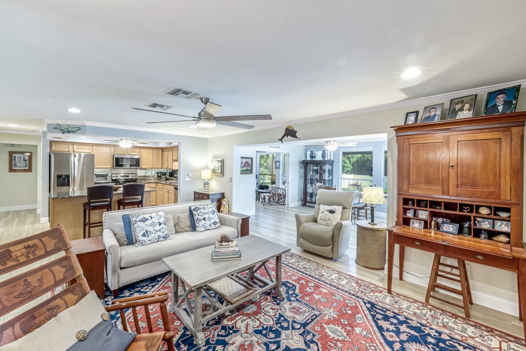 4459 Lakewood Blvd, Naples, FL 34112