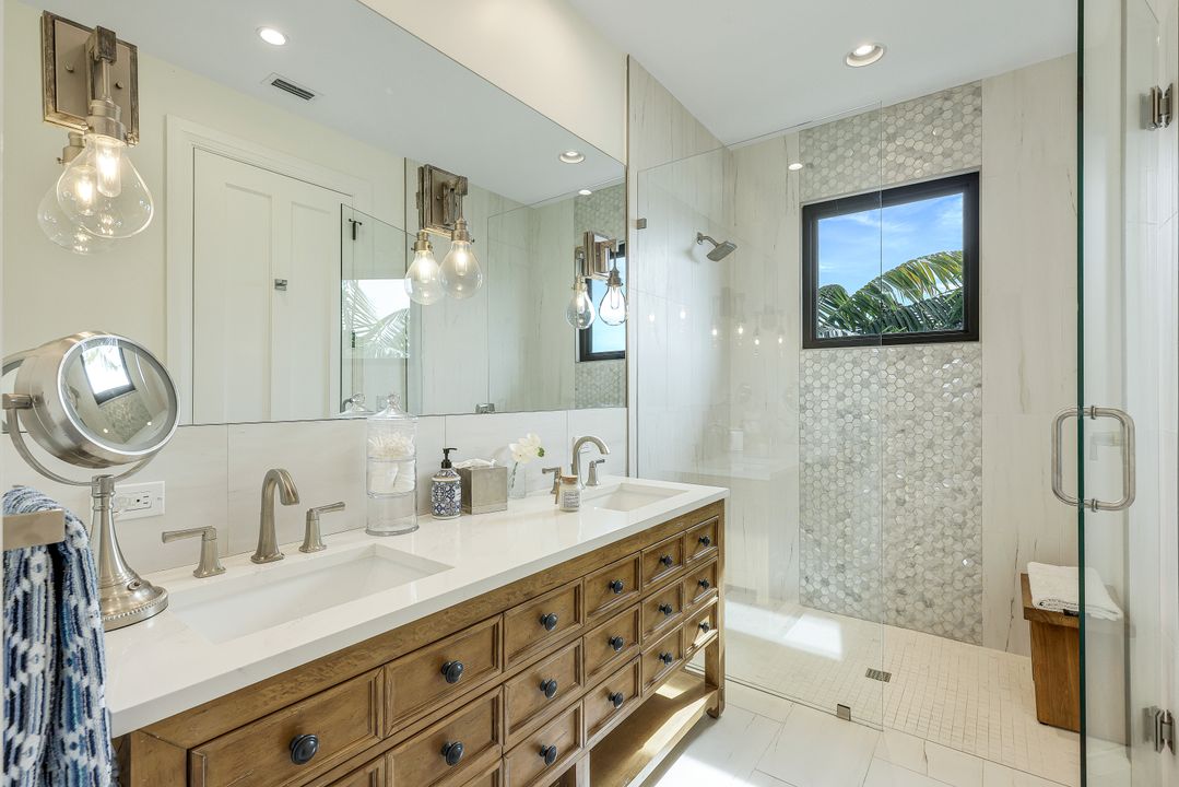 679 Rudder Rd, Naples, FL 34102