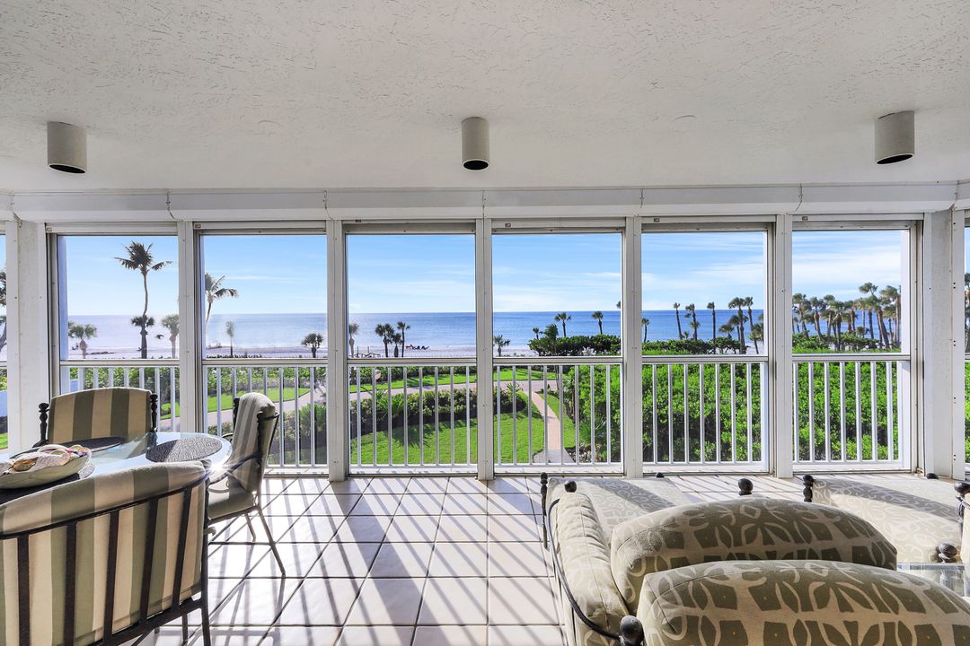 20 Seagate Dr #202, Naples, FL 34103