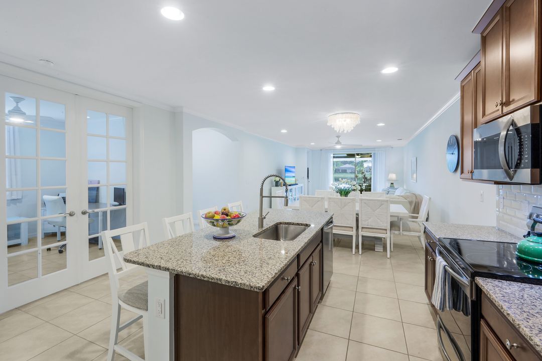 14795 Edgewater Cir, Naples, FL 34114