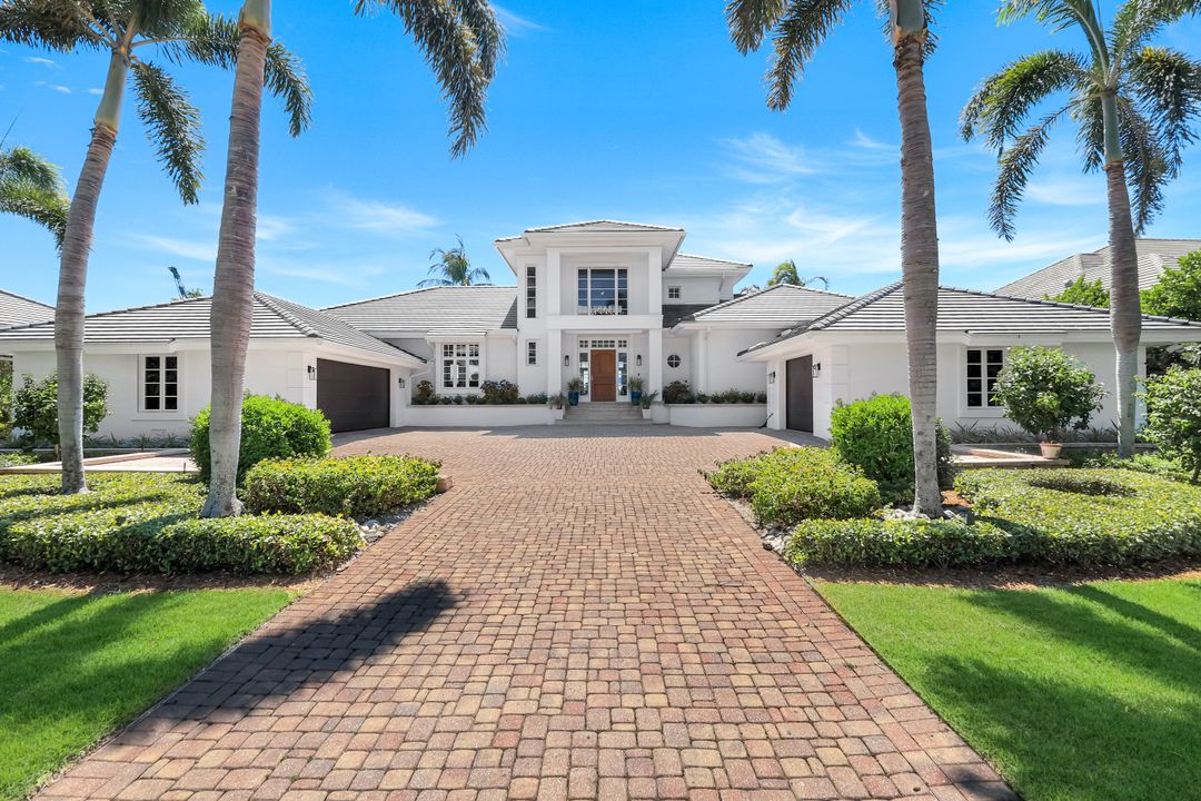 400 Springline Dr, Naples, FL 34102