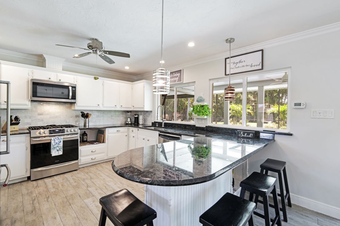 832 97th Ave N, Naples, FL 34108