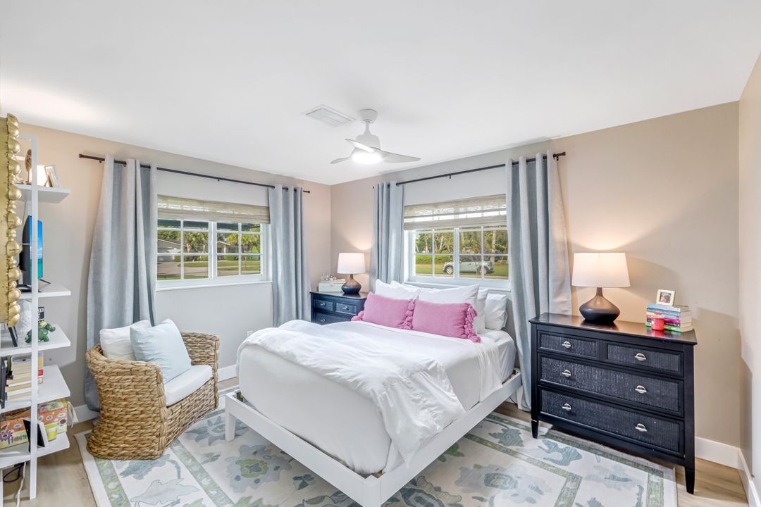 1086 N Town and River Dr, Fort Myers, FL 33919