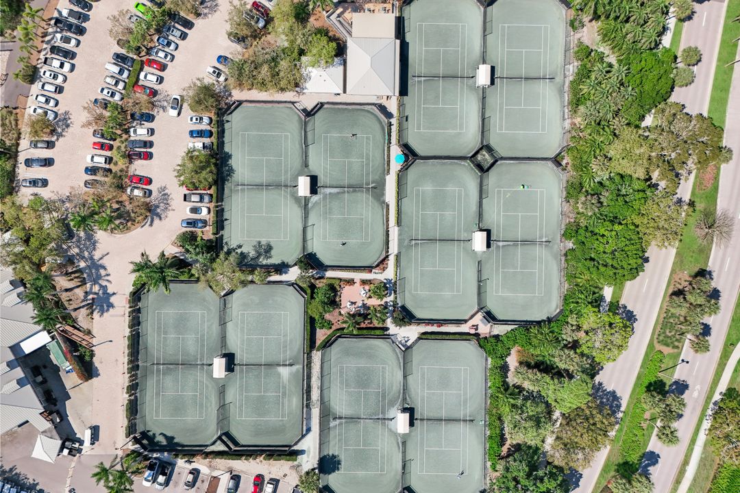 812 Tallow Tree Ct, Naples, FL 34108