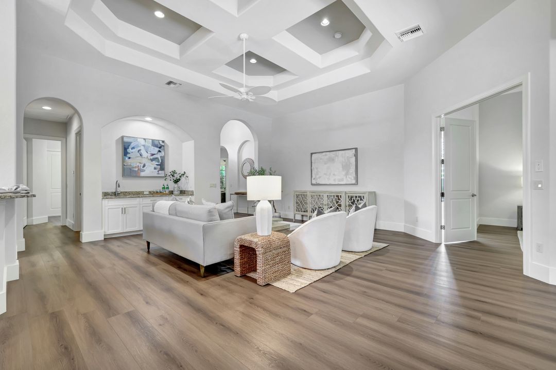 5717 Hammock Isles Dr, Naples, FL 34119