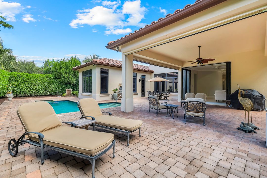 2351 Traditions Ct, Naples, FL 34105