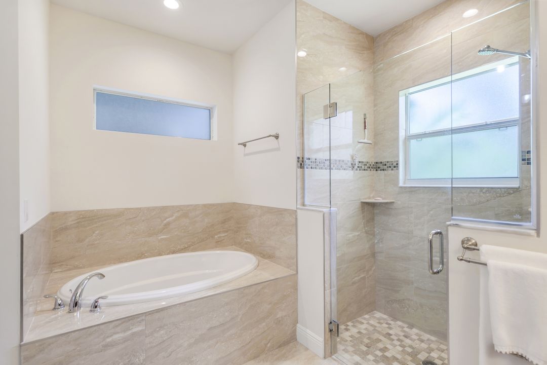 575 12th Ave NW, Naples, FL 34120