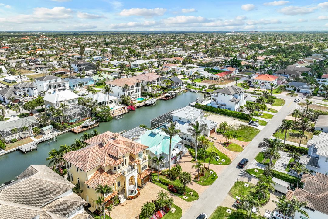 437 Tradewinds Ave, Naples, FL 34108