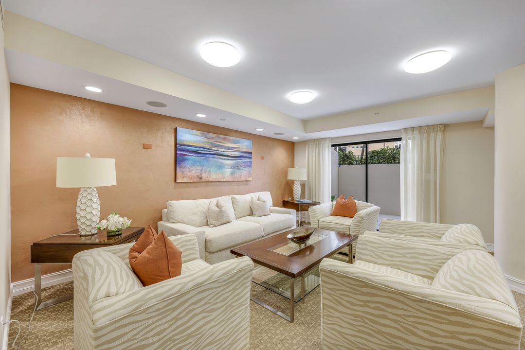 4451 Gulf Shore Blvd N #406, Naples, FL 34103