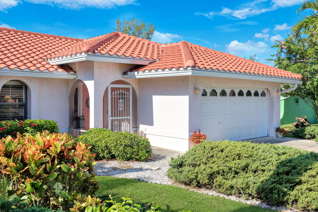 212 Kamal Pkwy, Cape Coral, FL 33904