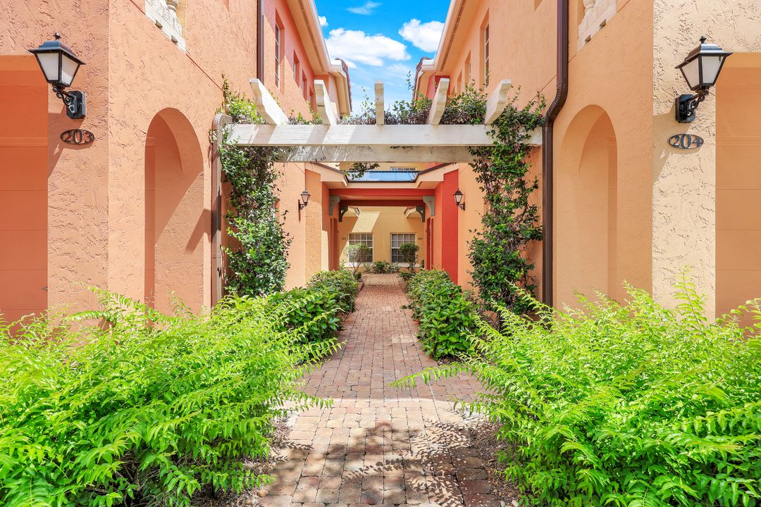 8721 Piazza Del Lago Cir #203, Estero, FL 33928