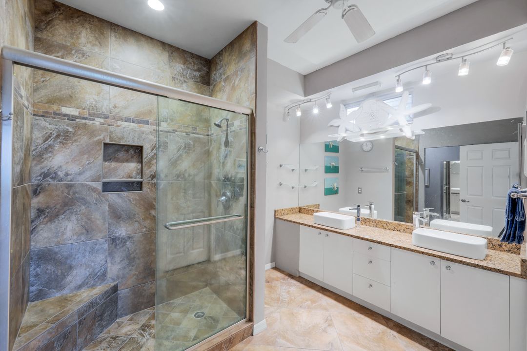 200 Stanhope Cir, Naples, FL 34104