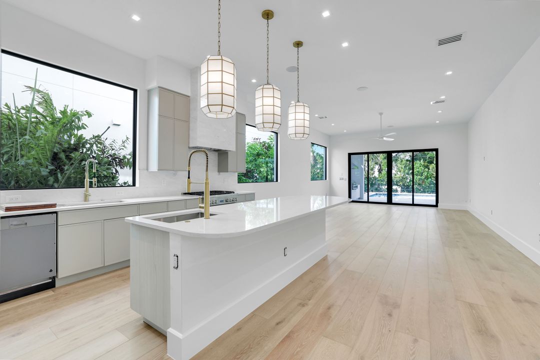 513 92nd Ave N, Naples, FL 34108