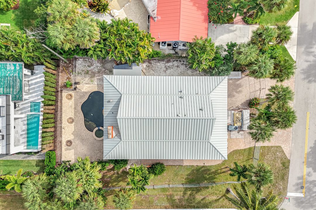 9500 Vanderbilt Dr, Naples, FL 34108