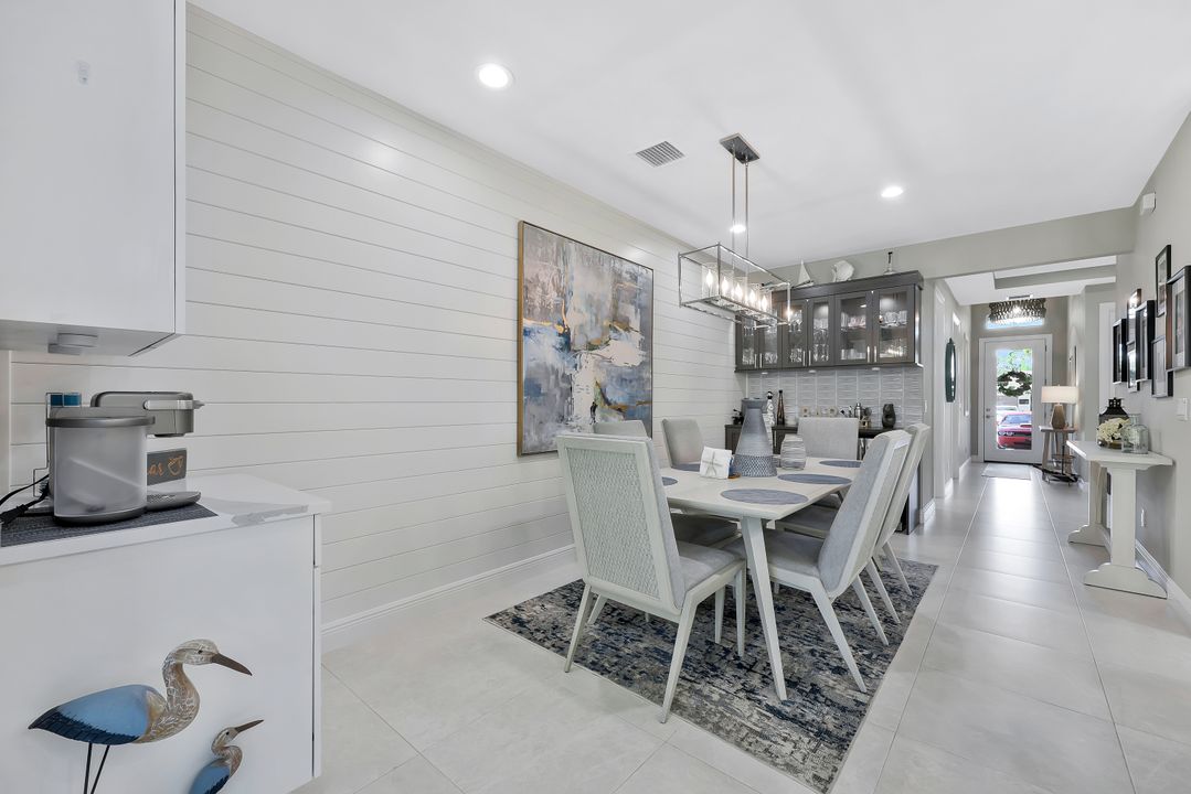 715 102nd Ave N, Naples, FL 34108