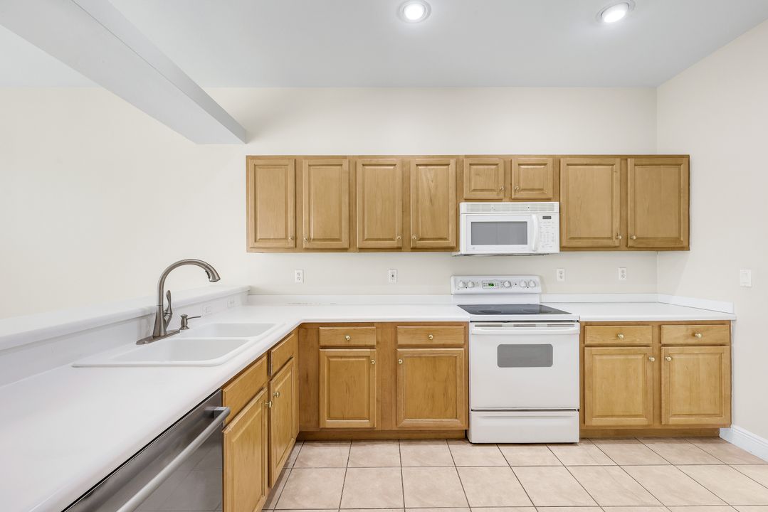 9214 Palm Island Cir, NO FORT MYERS, FL 33903