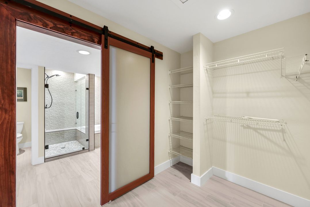 529 Bay Villas Ln, Naples, FL 34108