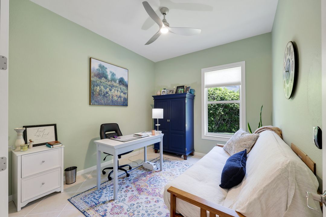 16221 Parque Ln, Naples, FL 34110
